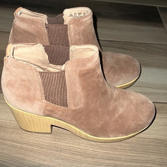 Dr. Scholl’s Wild About Water Resistant Platform Clog Chelsea Booties, Size 9.5 - Picture 9 of 9